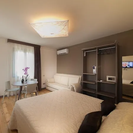 Apartament International &