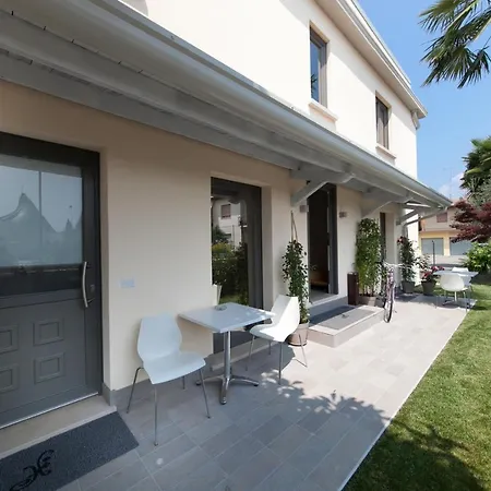 Apartament International & *