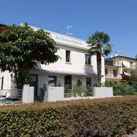 Apartament International &