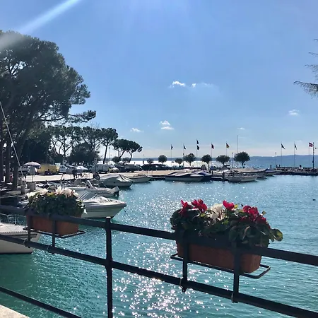 Apartament International & *